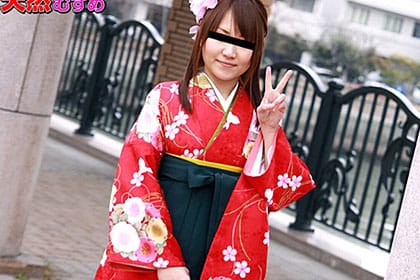 卒業した日にAV出演！部屋代稼ぎます！ 黒川明子