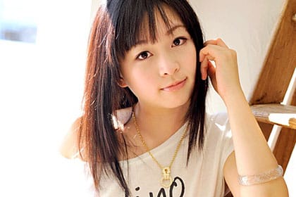 カメラに向かって 羽月希