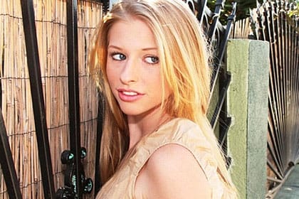 初脱ぎ金髪美女 さらに出てきたS級金髪美少女アヴリル登場！ アヴリル