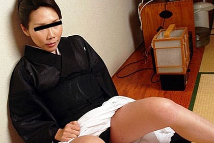 秋〇暢子似パイパン喪服未亡人 生ごっくん3連発 吉田奈美絵