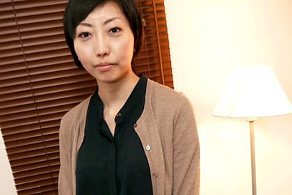 バイブもチンコもくわえ込む！スレンダー美人妻 樋口法美