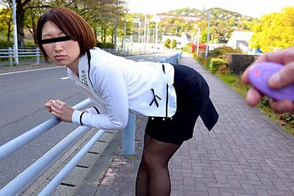 熟女の火遊び 飛びっ子装着デート 露出で興奮し過ぎていきなり生理がはじまっちゃった 中西美里