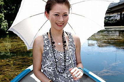 15歳も年下旦那がいる美熟女 暑い夏の日に野外露出 赤坂エレナ