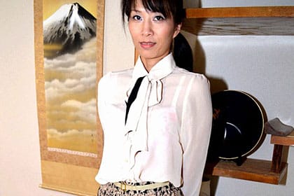 丁寧にチンポを舐め回す人妻のエロ舌 諏訪真里子