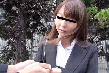 世間知らずな就活女子 リクルートスーツを脱がして中出し刑に処す！ 小泉美奈