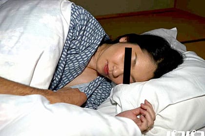 露出温泉不倫旅行26 後編 あの剛毛マンコ美熟妻にガチ夜這い 松村かなえ