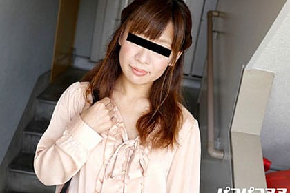 団地妻 旦那より大きなチンポで痙攣イキする若妻 菅沼穂香