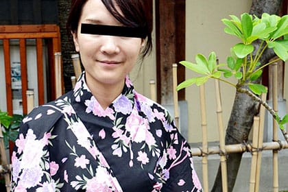 浴衣の奥は・・・ 自然派の剛毛マンコ妻 森本洋子