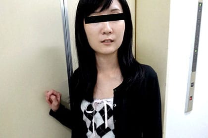 密集する陰毛で誘うスレンダー奥様をヤリまくって中出し 森本洋子