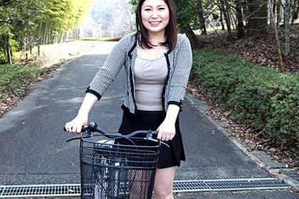 ママチャリ 〜揺れる爆乳・くい込む巨尻〜