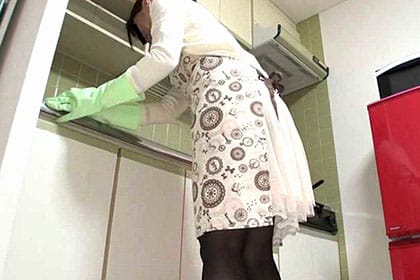 人妻の家政婦に欲情して