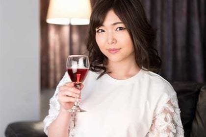 飲み姿エロイイGP 急ピッチでビッチ化したお股がユルすぎるんじゃ 碧しの(篠めぐみ)