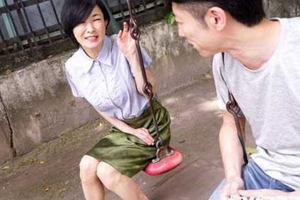 熟女の火遊び飛びっ子装着 リモバイに腰ガクガク 杉浦れいら(町村小夜子)