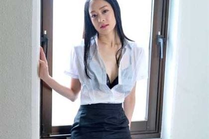 ずぶ濡れになった同僚を見ていたら、ムラっとしてヤッちゃいました！！ 佐伯エリ