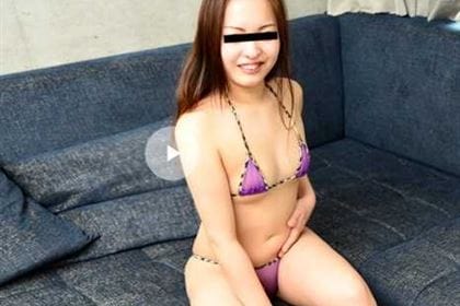 ロリぽちゃボディにスケスケの超マイクロビキニで中出し撮影会 小野寺冬美