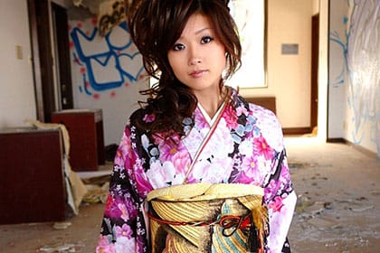 グラドル vol.035 晴れ着と廃墟の中で