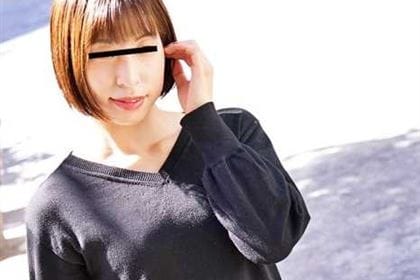 奥さん、今はいてる下着を買い取らせて下さい！ 陰キャな人妻ですが・・・ 小田ひかり