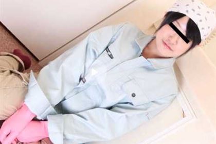 物欲しそうな女子清掃員にチンポまで掃除してもらいました 坂田もも