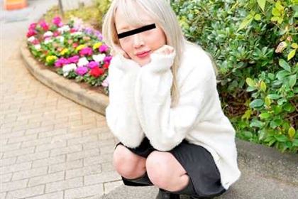 昔AVに出ていたあの頃を思い出して撮影にやって来た金髪熟女 成嶋ゆん