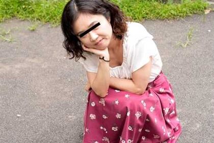 年下男子に発情するおばさんをとことんヤリまくる 根本亜沙美