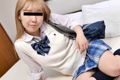 制服娘を電車でイタズラ 羽柴よしの