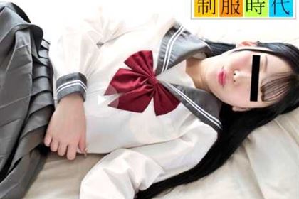 制服時代 カメラ目線でおじさん大好き制服美女とハメまくり 大久保真理恵