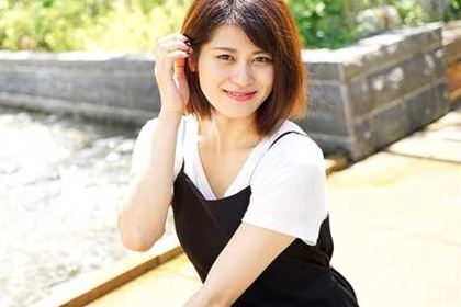 ごっくんする人妻たち141 3Pで3度も連続精飲するスケベな人妻 加藤えま