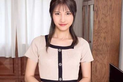 奥さん、今はいてる下着を買い取らせて下さい！ 大人しそうに見えて電マでその気になる若熟女 赤坂桃子(星宇宙)