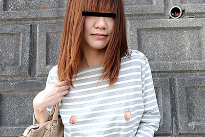 人妻デート 乳首とアソコを部分露出！ 有浦留美
