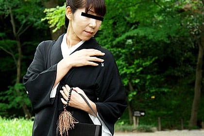 喪服が似合う淫乱バツイチ妻 上野多佳子