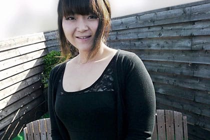 豊満人妻の肉体を揉みしだく 麻山美月