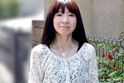 優しい雰囲気の溢れる人妻 生肉棒と玩具にメロメロ 川本弘恵