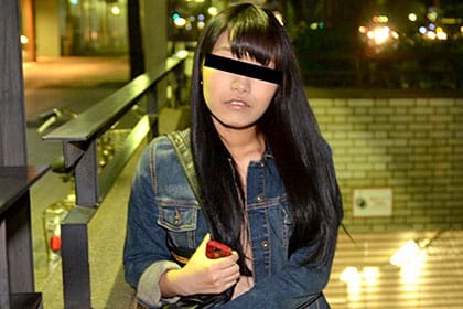 終電に乗り遅れて困ってた女の子をナンパ 一人暮らしの男部屋にお持ち帰り 足立美香