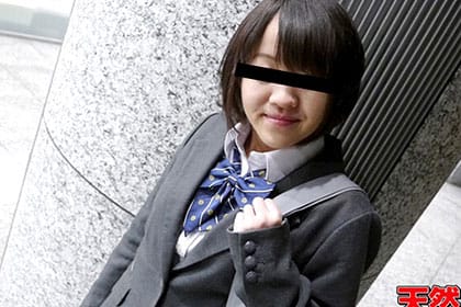 出張ホテルマッサージ 制服姿の19歳が来たのでヤレるかマジ交渉で口説いてみた 前田光