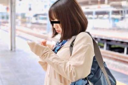 制服娘を電車でイタズラ 天野奈々