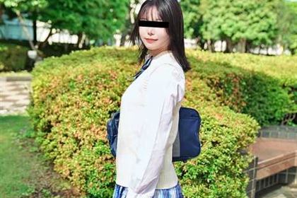 制服娘を電車でイタズラ 瀬戸かなこ