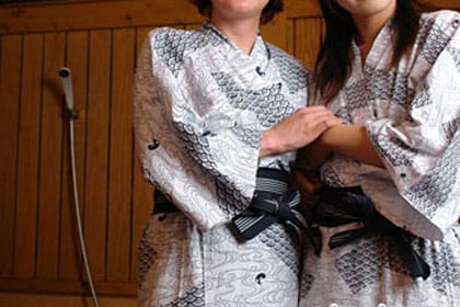 酒井陽子・西村ゆき&nbsp;夏、人妻温泉乱交旅行