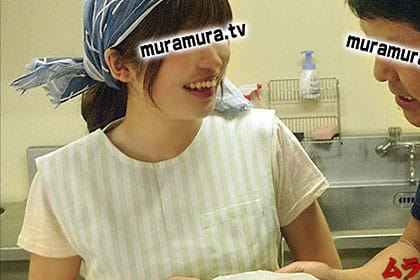 お弁当屋で働く可愛い店員さんに惚れてしまった！とにかく通いつめたお陰でとうとうエッチする事が出来ました！